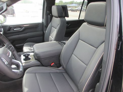 New 2026 GMC Yukon XL Elevation w/ Elevation Premium Package AWD/4WD image 11