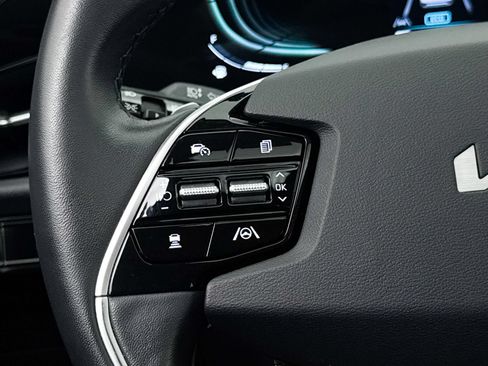 Used 2024 Kia Niro EX Touring FWD image 36