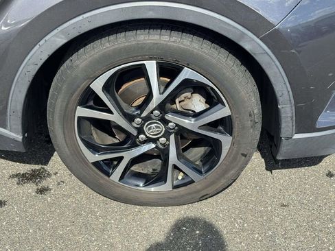 Used 2019 Toyota C-HR Limited FWD image 8