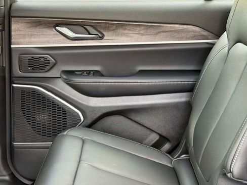 New 2026 Jeep Grand Cherokee L Limited w/ Limited Altitude Package AWD/4WD image 13