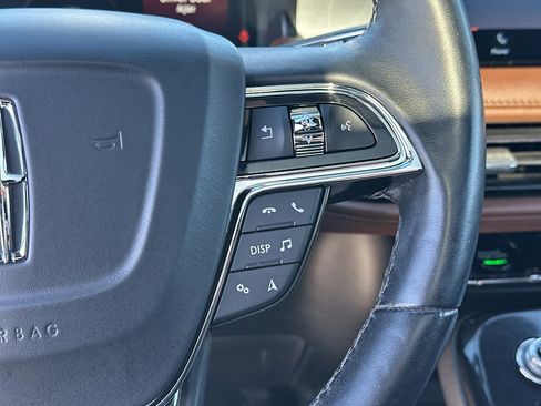 Used 2022 Lincoln Nautilus Reserve image 16