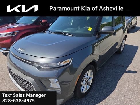 Certified 2022 Kia Soul LX w/ Technology Package FWD image 3