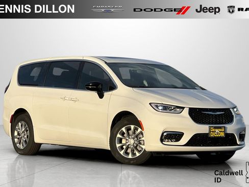 New 2026 Chrysler Pacifica Select image 1