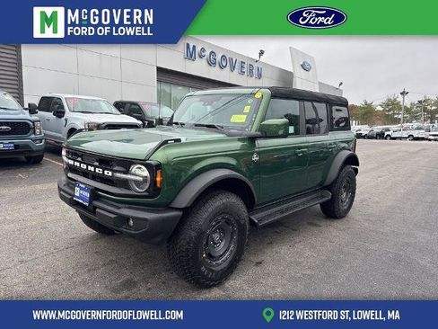 New 2025 Ford Bronco Outer Banks w/ Sasquatch Package AWD/4WD image 1