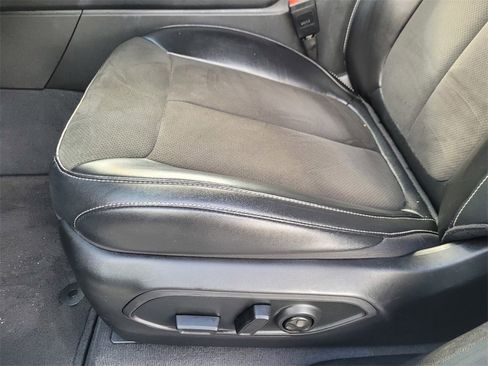 Used 2023 Jeep Grand Cherokee L Laredo image 17