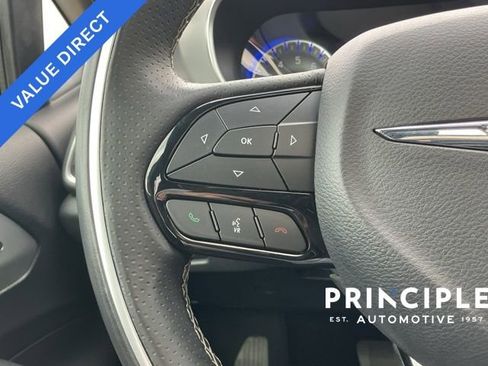 Used 2018 Chrysler Pacifica Limited image 21