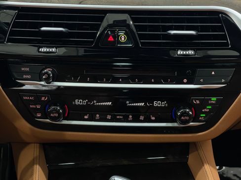 Used 2018 BMW M550i xDrive AWD/4WD image 25