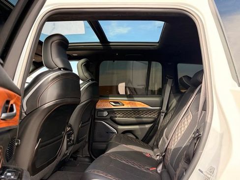 Used 2024 Jeep Grand Cherokee Summit AWD/4WD image 15