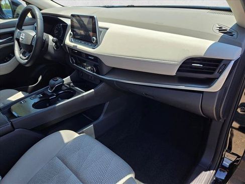 Used 2025 Nissan Rogue SV FWD image 20
