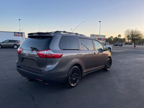Used 2015 Toyota Sienna LE image 5