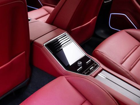 Certified 2023 Porsche Panamera Platinum Edition image 17