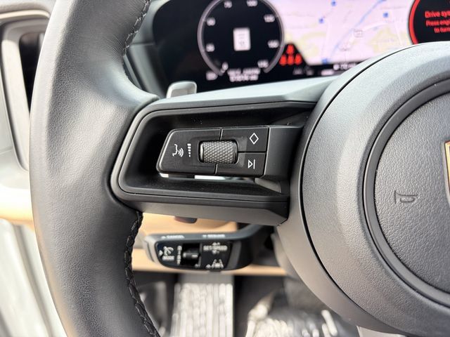 Used 2024 Porsche Cayenne AWD/4WD image 7