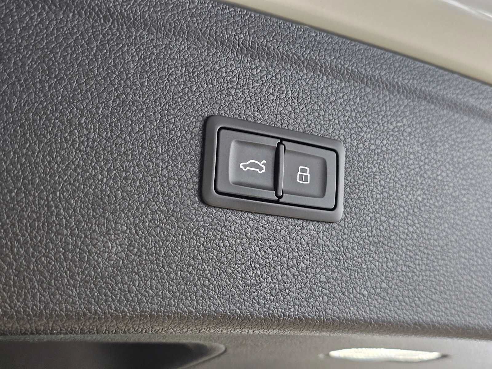 Used 2023 Audi Q5 2.0T Premium w/ Convenience Package AWD/4WD image 17