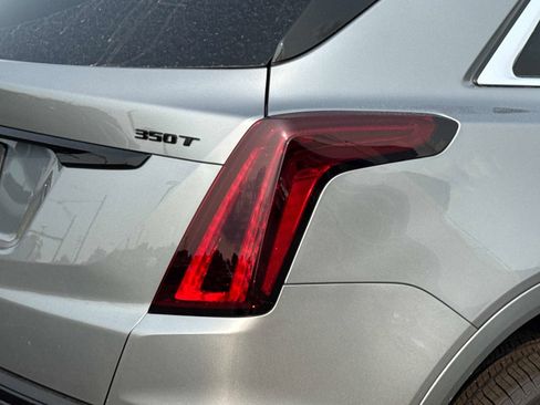 New 2026 Cadillac XT5 Luxury w/ LPO, ONYX Package FWD image 9