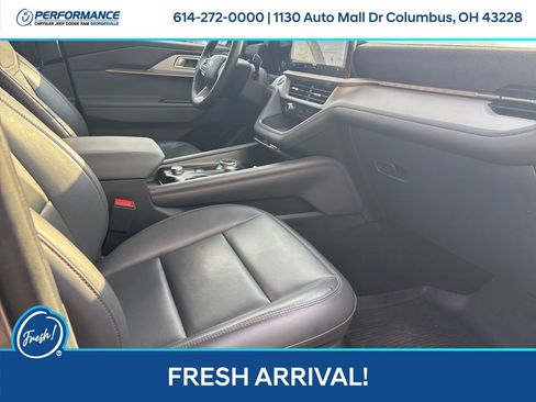 Used 2025 Ford Explorer Active w/ Active Comfort Package image 16