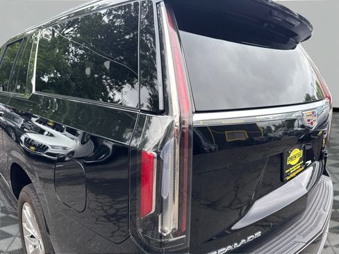 Used 2022 Cadillac Escalade ESV Premium Luxury AWD/4WD image 26