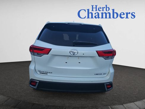 Used 2017 Toyota Highlander Limited Platinum image 9