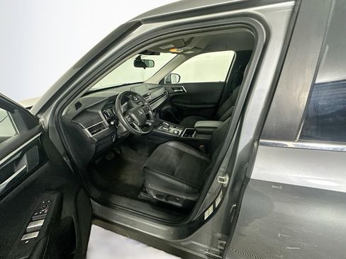 Used 2023 Mitsubishi Outlander SE image 13