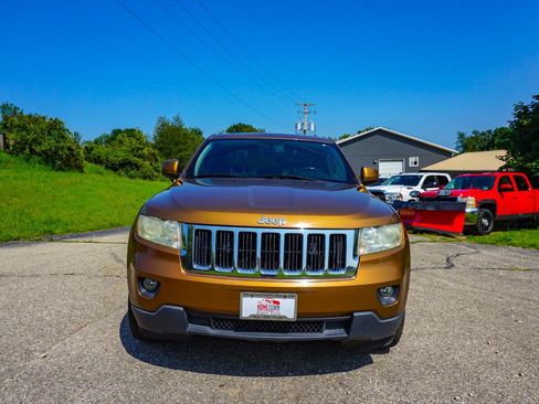 Used 2011 Jeep Grand Cherokee 70th Anniversary AWD/4WD image 11