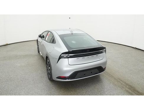 New 2025 Toyota Prius Plug-In Hybrid image 6