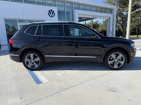 Used 2019 Volkswagen Tiguan SEL Premium w/ 3rd Row Seat Package image 3