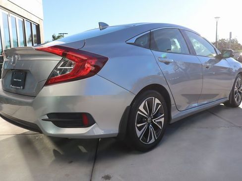 Used 2018 Honda Civic EX-T image 3