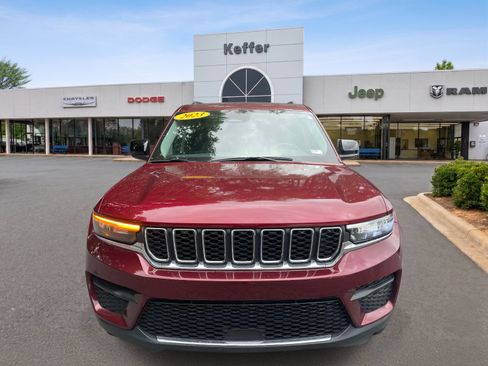 Used 2023 Jeep Grand Cherokee L Laredo AWD/4WD image 3