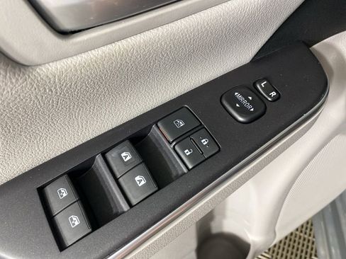 Used 2015 Toyota Camry XLE w/ Moonroof Package FWD image 15