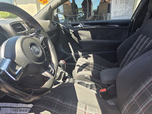 Used 2012 Volkswagen Golf 2-Door FWD image 11