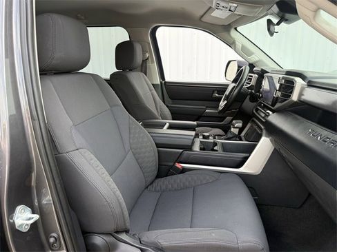 Used 2022 Toyota Tundra SR5 w/ SR5 Convenience Package image 31