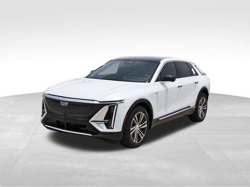New 2026 Cadillac Lyriq Luxury AWD/4WD image 2