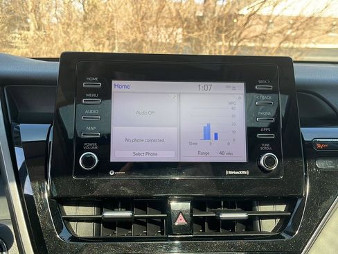 Used 2021 Toyota Camry SE w/ Cold Weather Package image 16