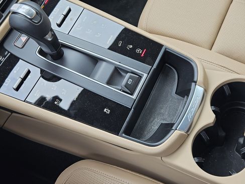 Certified 2025 Porsche Macan image 20