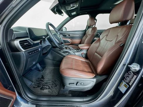 Used 2024 Kia Telluride EX w/ EX Captain's Chair Package image 25