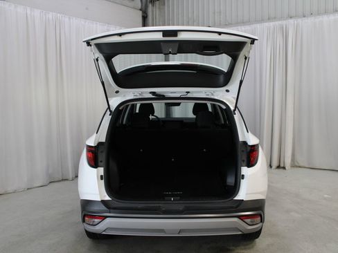 Used 2025 Hyundai Tucson SE AWD/4WD image 29
