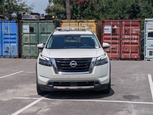 Used 2023 Nissan Pathfinder Platinum AWD/4WD image 2