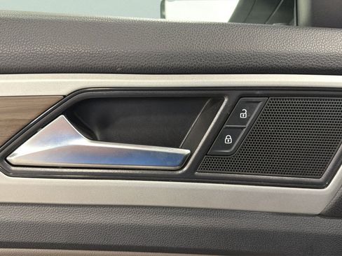 Used 2021 Volkswagen Atlas SEL AWD/4WD image 16