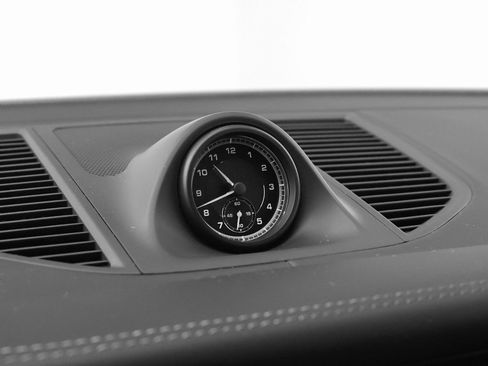 New 2026 Porsche Macan image 37