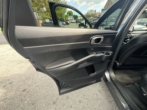Used 2025 Kia Sorento S image 23
