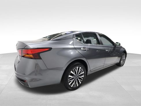 Used 2025 Nissan Altima 2.5 SV AWD/4WD image 4