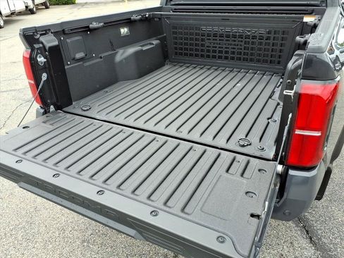 Used 2024 Toyota Tacoma TRD Off-Road w/ TRD Off Road Upgrade Package AWD/4WD image 4