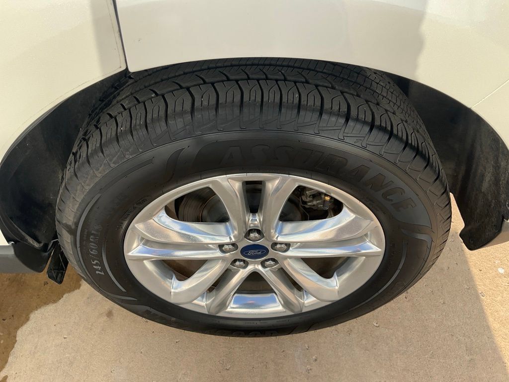 Used 2018 Ford Edge SEL w/ Equipment Group 201A FWD image 25