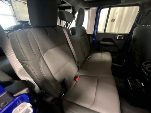 Used 2020 Jeep Wrangler Unlimited Sahara AWD/4WD image 16