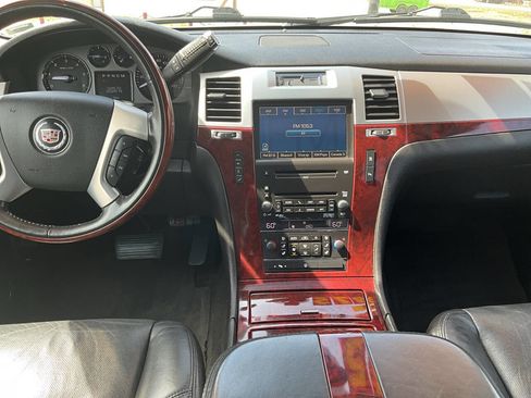 Used 2008 Cadillac Escalade EXT image 9