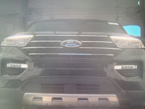 Used 2023 Ford Explorer XLT w/ Equipment Group 202A image 4