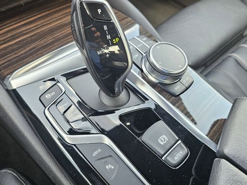 Used 2018 BMW 530e w/ Premium Package 2 image 37