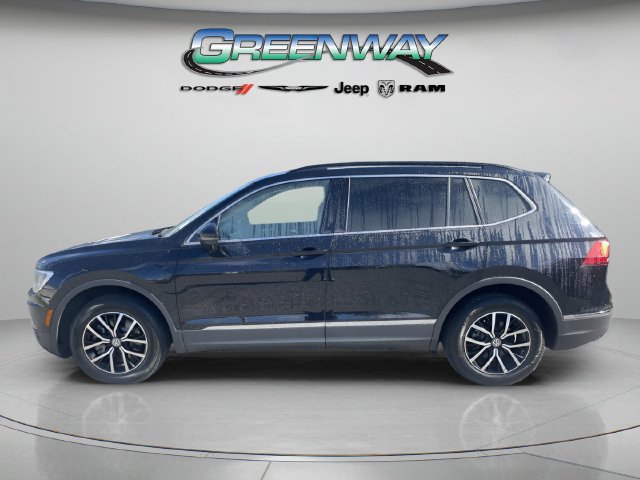 Used 2021 Volkswagen Tiguan SE w/ Panoramic Sunroof Package FWD image 2