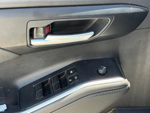 Used 2023 Toyota Highlander XLE FWD image 7