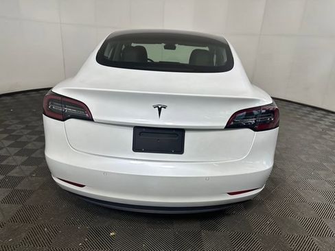 Used 2021 Tesla Model 3 Standard Range Plus image 4