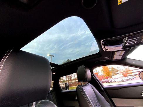 Used 2023 Land Rover Range Rover Velar R-Dynamic S image 12